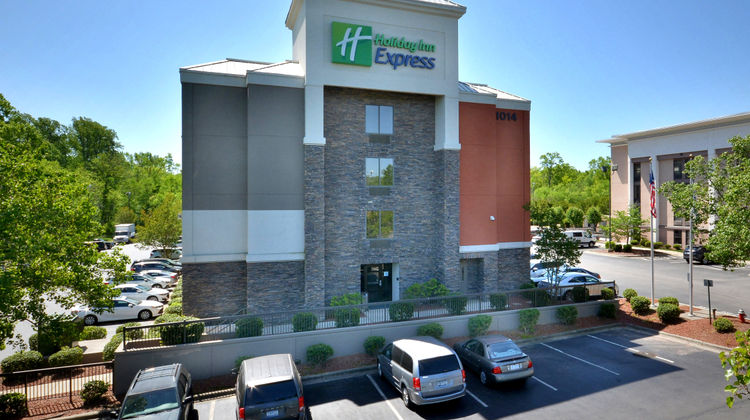 Holiday Inn Express RDU Exterior