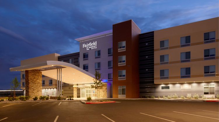 Fairfield Inn and Suites Palmdale West Exterior