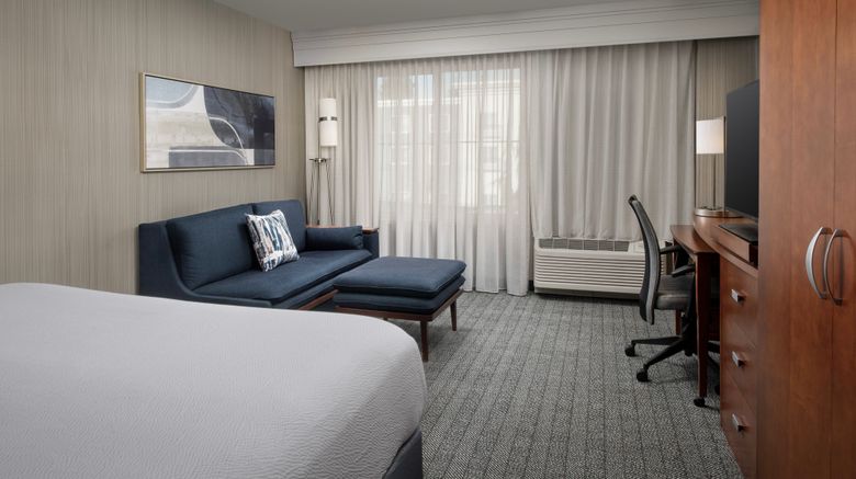 <b>Courtyard Seattle Kirkland Suite</b>. Images powered by <a href="https://www.leonardoworldwide.com/" title="Leonardo Worldwide" target="_blank">Leonardo</a>.