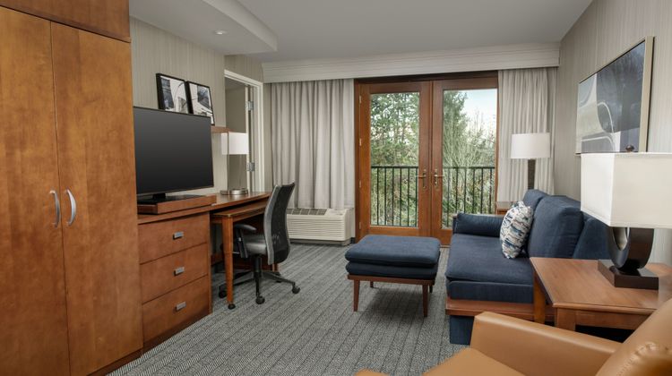 Courtyard Seattle Kirkland Suite