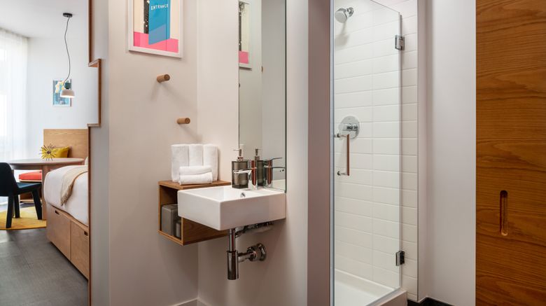 <b>Bay View Suites Room</b>. Images powered by <a href="https://www.leonardoworldwide.com/" title="Leonardo Worldwide" target="_blank">Leonardo</a>.