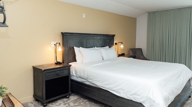 <b>Lakehouse Resort Suite</b>. Images powered by <a href="https://www.leonardoworldwide.com/" title="Leonardo Worldwide" target="_blank">Leonardo</a>.