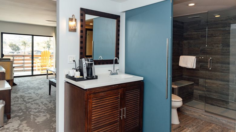 <b>Lakehouse Resort Room</b>. Images powered by <a href="https://www.leonardoworldwide.com/" title="Leonardo Worldwide" target="_blank">Leonardo</a>.