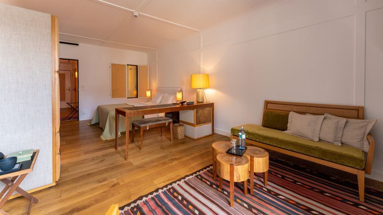 <b>Louis Hotel Room</b>. Images powered by <a href="https://www.leonardoworldwide.com/" title="Leonardo Worldwide" target="_blank">Leonardo</a>.