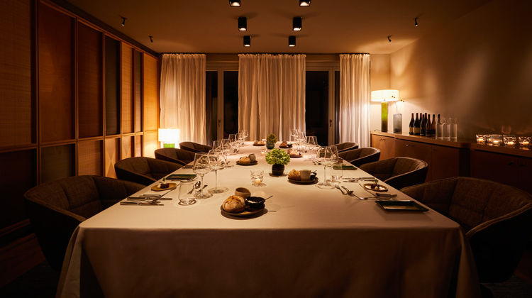 Louis Hotel Restaurant