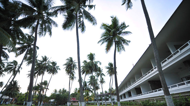 Waterfront Insular Hotel Exterior