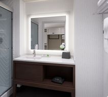 Holiday Inn & Suites Monterey Park Room