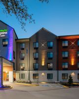 Holiday Inn Express Hotel & Suites