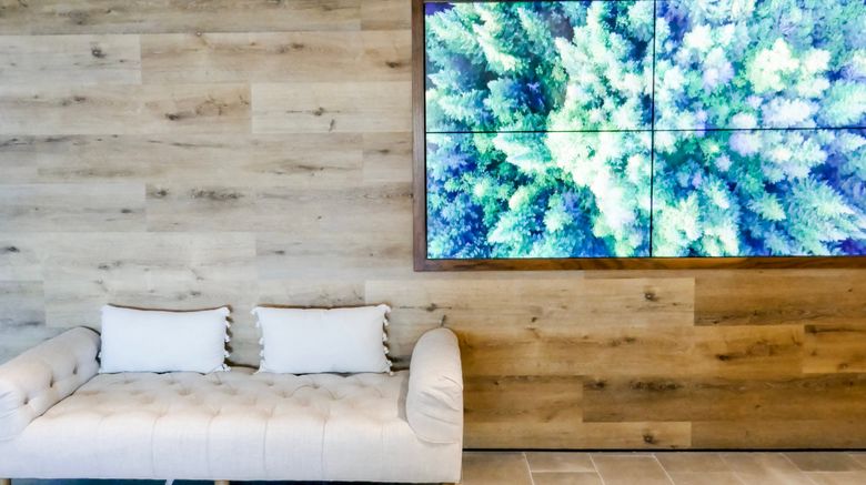 <b>La Jolla Cove Suites Lobby</b>. Images powered by <a href="https://www.leonardoworldwide.com/" title="Leonardo Worldwide" target="_blank">Leonardo</a>.