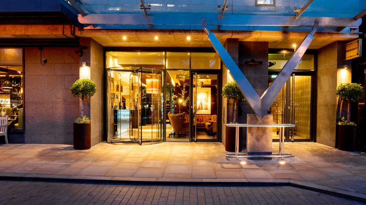 Vincent Hotel Exterior