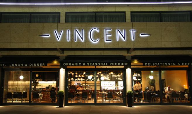 Vincent Hotel Exterior