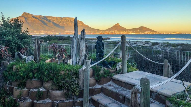 Leisure Bay Apartments Beach