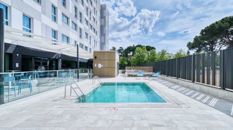 <b>Holiday Inn Express Airport Pool</b>. Images powered by <a href="https://www.leonardoworldwide.com/" title="Leonardo Worldwide" target="_blank">Leonardo</a>.