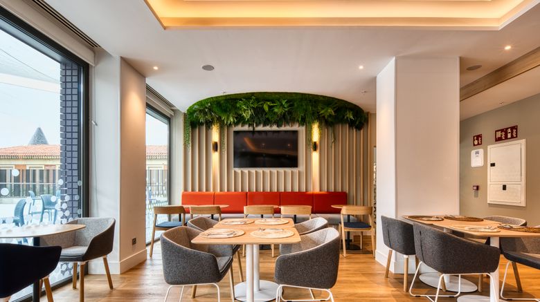 <b>Holiday Inn Express Airport Restaurant</b>. Images powered by <a href="https://www.leonardoworldwide.com/" title="Leonardo Worldwide" target="_blank">Leonardo</a>.