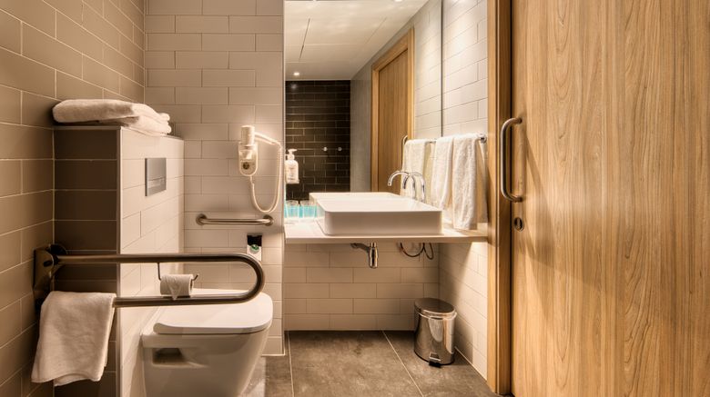 <b>Holiday Inn Express Airport Room</b>. Images powered by <a href="https://www.leonardoworldwide.com/" title="Leonardo Worldwide" target="_blank">Leonardo</a>.