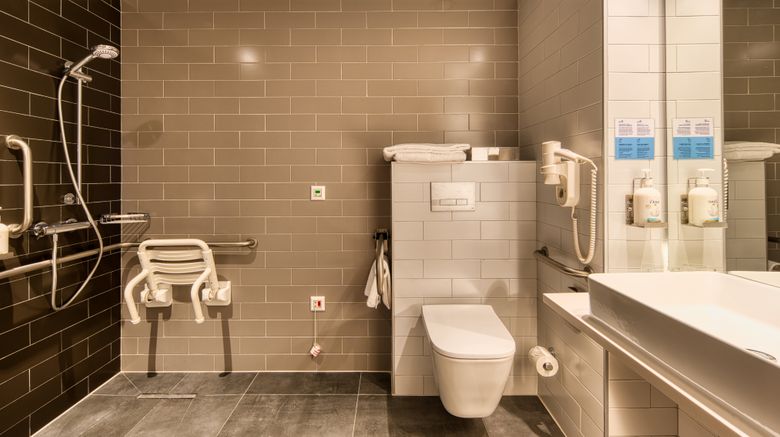 <b>Holiday Inn Express Airport Room</b>. Images powered by <a href="https://www.leonardoworldwide.com/" title="Leonardo Worldwide" target="_blank">Leonardo</a>.