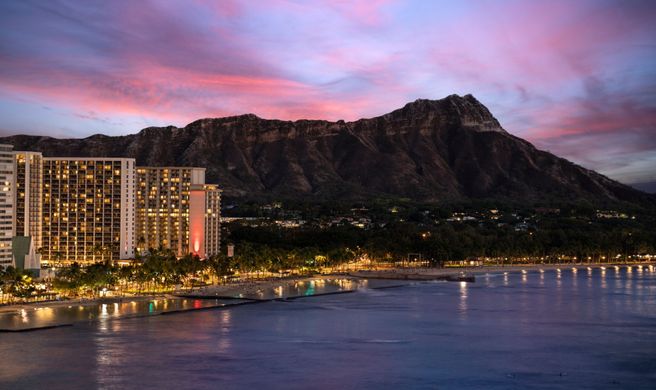 Waikiki Beach Marriott Resort & Spa Exterior