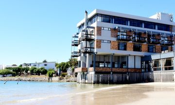 Hoedjiesbaai Hotel
