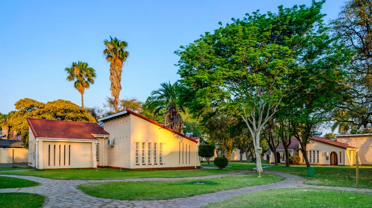 Kadoma Hotel & Conference Center Exterior