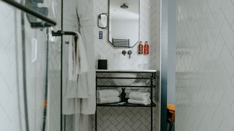 <b>COQ Hotel Paris Room</b>. Images powered by <a href="https://www.leonardoworldwide.com/" title="Leonardo Worldwide" target="_blank">Leonardo</a>.