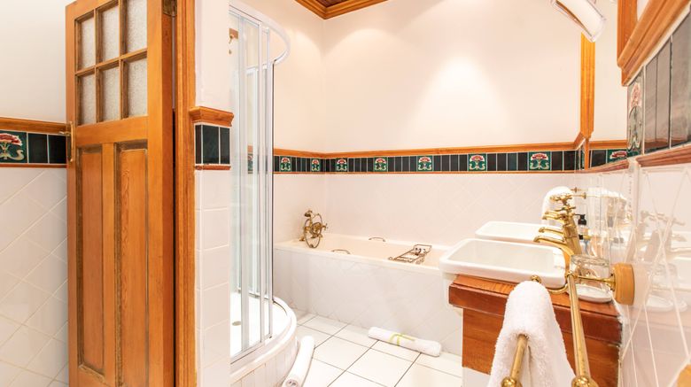 <b>Evergreen Manor and Spa Room</b>. Images powered by <a href="https://www.leonardoworldwide.com/" title="Leonardo Worldwide" target="_blank">Leonardo</a>.