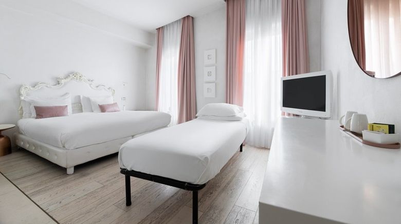 <b>Eurostars Florence Boutique Hotel Room</b>. Images powered by <a href="https://www.leonardoworldwide.com/" title="Leonardo Worldwide" target="_blank">Leonardo</a>.