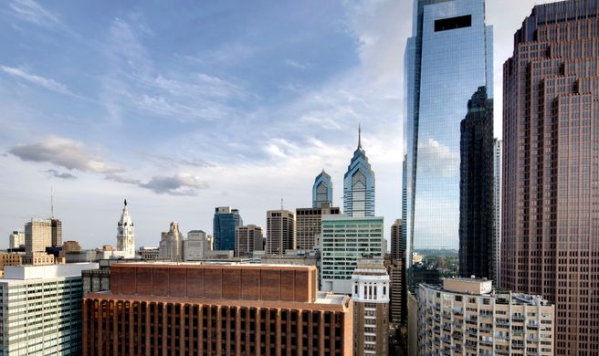 Sheraton Philadelphia Downtown Exterior