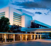 Boston Marriott Newton Exterior