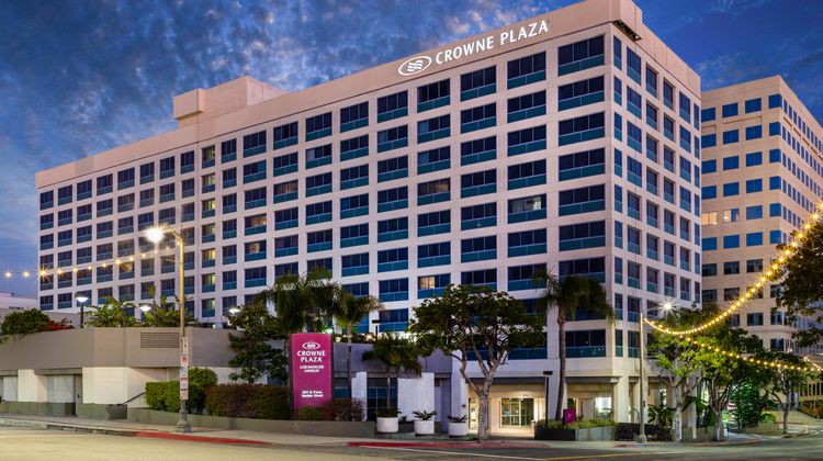 Crowne Plaza Los Angeles Harbor Hotel Exterior