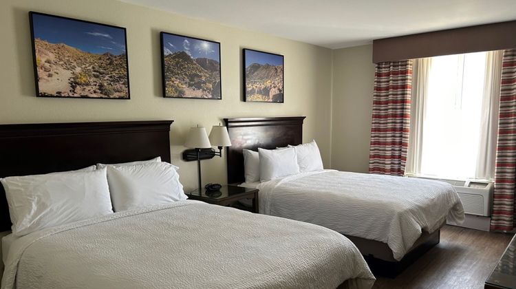 Holiday Inn & Suites Barstow Room