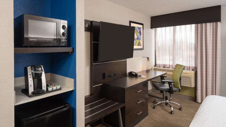 Holiday Inn Express Rochester Suite