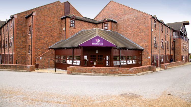 Premier Inn Milton Keynes (Furzton Lake) Exterior
