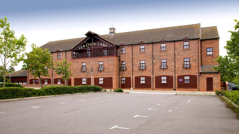 <b>Premier Inn Milton Keynes (Furzton Lake) Exterior</b>. Images powered by <a href="https://www.leonardoworldwide.com/" title="Leonardo Worldwide" target="_blank">Leonardo</a>.