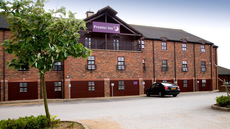 <b>Premier Inn Milton Keynes (Furzton Lake) Exterior</b>. Images powered by <a href="https://www.leonardoworldwide.com/" title="Leonardo Worldwide" target="_blank">Leonardo</a>.