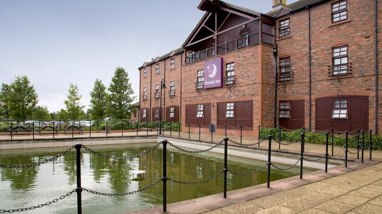Premier Inn Milton Keynes (Furzton Lake) Exterior