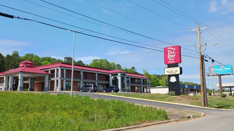 Red Roof Inn  and  Suites Scottsboro Exterior. Images powered by <a href="https://www.leonardoworldwide.com" target="_blank" rel="noopener">Leonardo</a>.