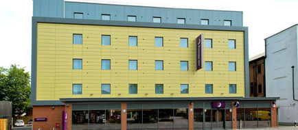 Premier Inn Newbury Town Centre Exterior