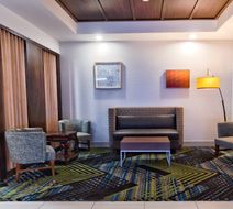 Holiday Inn Express Hotel & Suites Exterior