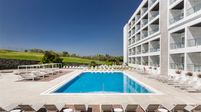 <b>Crowne Plaza Caparica Lisbon Pool</b>. Images powered by <a href="https://www.leonardoworldwide.com/" title="Leonardo Worldwide" target="_blank">Leonardo</a>.