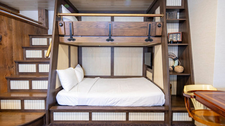 Stoney Creek Inn Quincy Suite