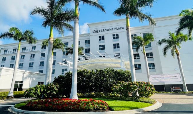 Crowne Plaza Fort Myers Gulf Coast Exterior
