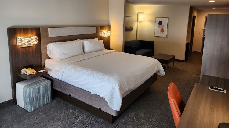 Holiday Inn Express Perry Room