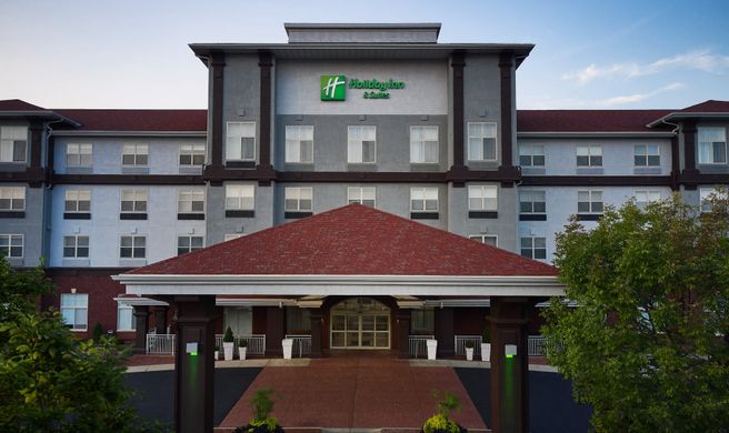 Holiday Inn Hotel & Suites Madison West Exterior