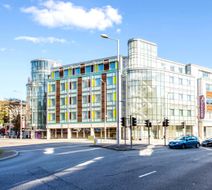 Premier Inn Nottingham Chapel Bar Exterior