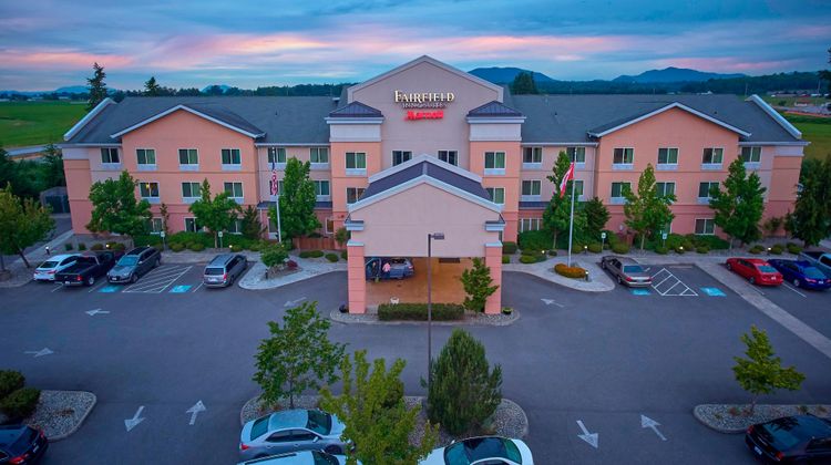 Fairfield Inn & Suites Burlington Exterior