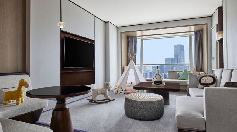 <b>JW Marriott Marquis, Shanghai Pudong Suite</b>. Images powered by <a href="https://www.leonardoworldwide.com/" title="Leonardo Worldwide" target="_blank">Leonardo</a>.