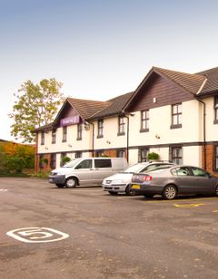 Premier Inn Oldham (Broadway)