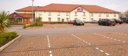 Premier Inn Oldham Central Exterior