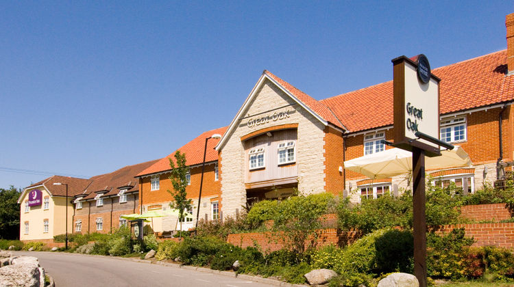 Premier Inn Petersfield Exterior