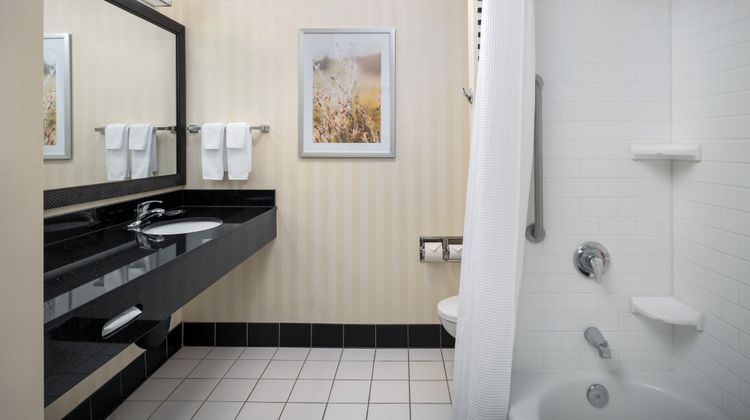 Fairfield Inn & Suites Tacoma Room